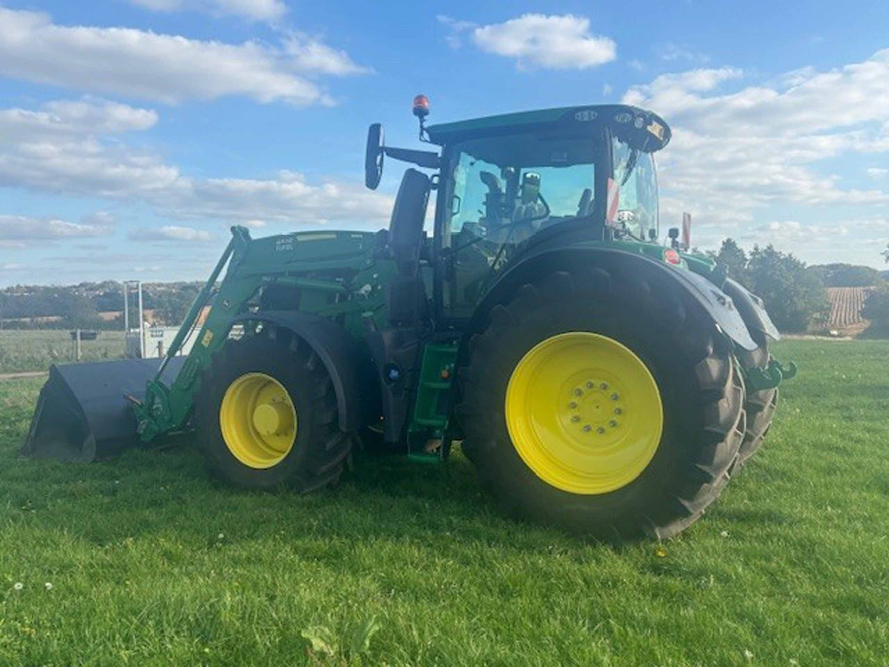 John Deere 6R 250 + 683R - Tracteur agricole: photos 4 John Deere 6R 250 + 683R - Tracteur agricole: photos 4