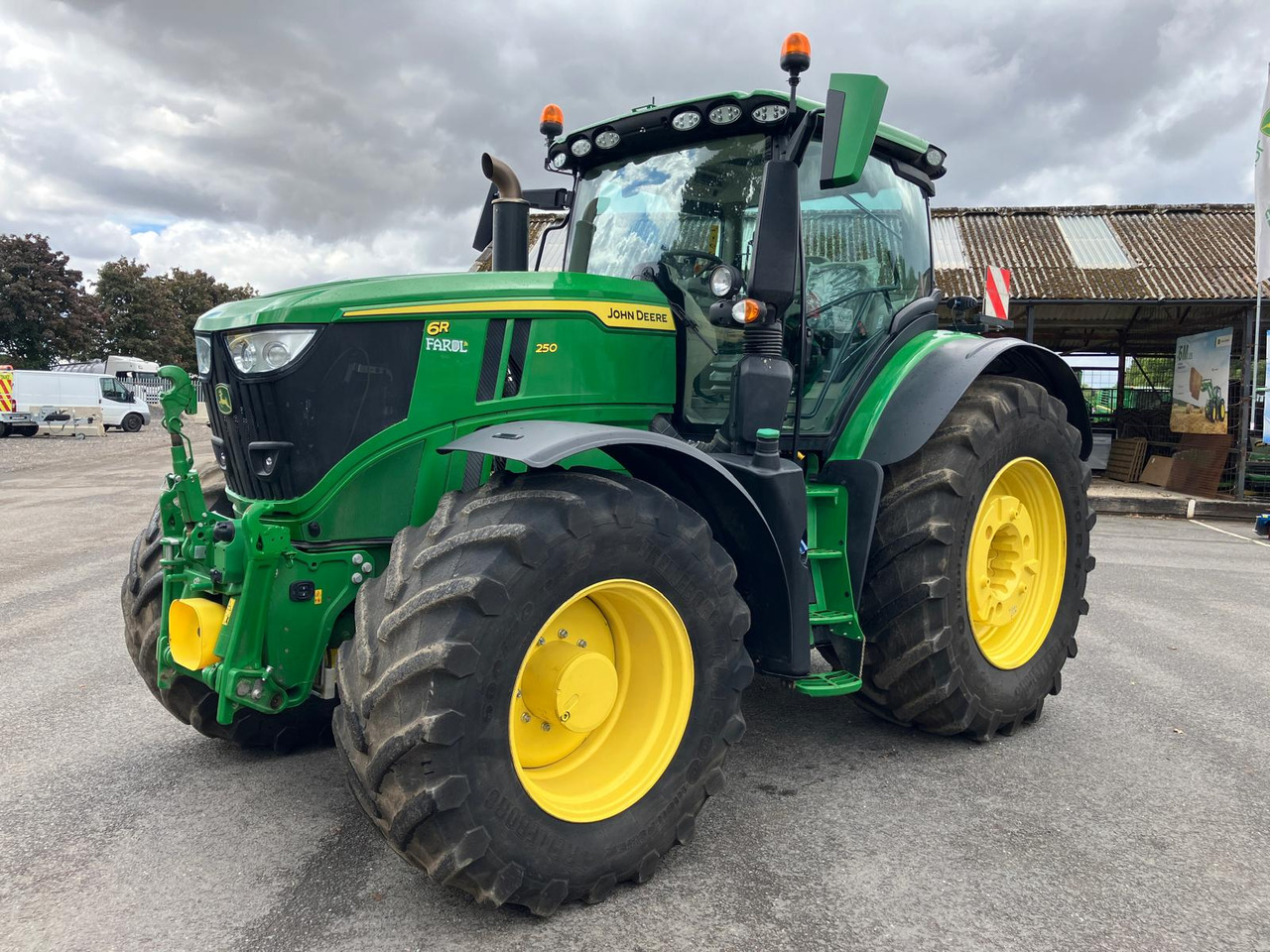 John Deere 6R 250 - Tracteur agricole: photos 1 John Deere 6R 250 - Tracteur agricole: photos 1