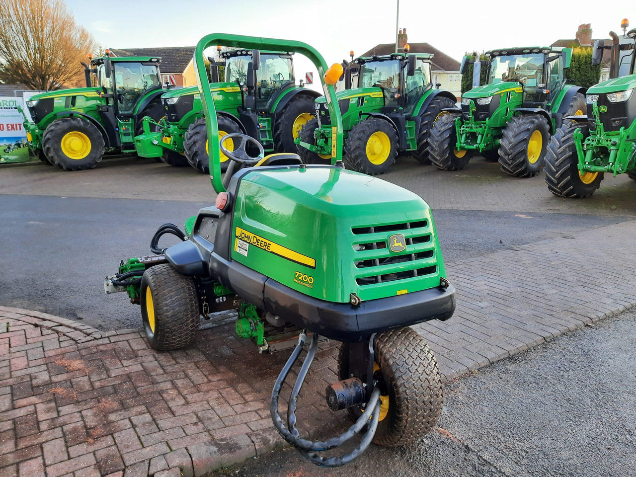 John Deere 7200 utility triple mower - Motofaucheuse: photos 5 John Deere 7200 utility triple mower - Motofaucheuse: photos 5