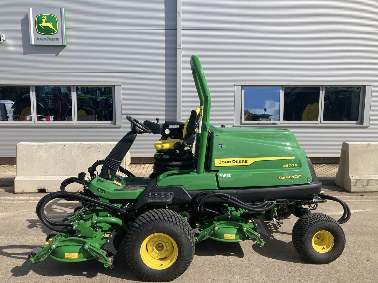 John Deere 8800A 5 pod rotary mower - Motofaucheuse: photos 2 John Deere 8800A 5 pod rotary mower - Motofaucheuse: photos 2