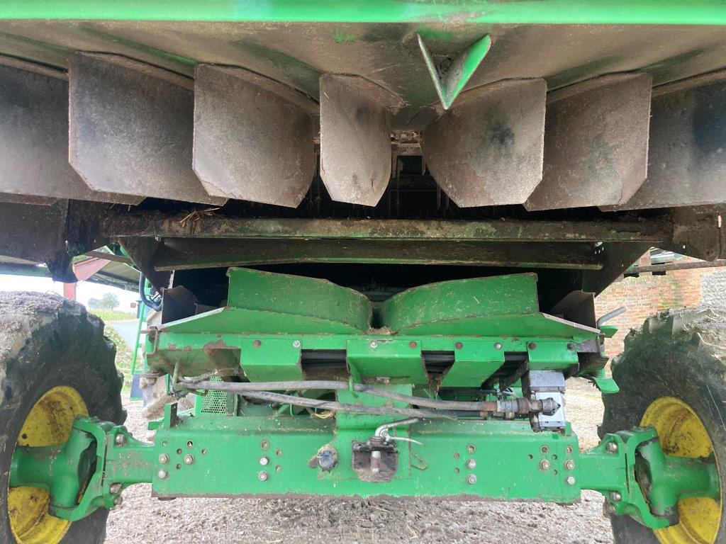 John Deere S690i HM - Moissonneuse-batteuse: photos 5 John Deere S690i HM - Moissonneuse-batteuse: photos 5