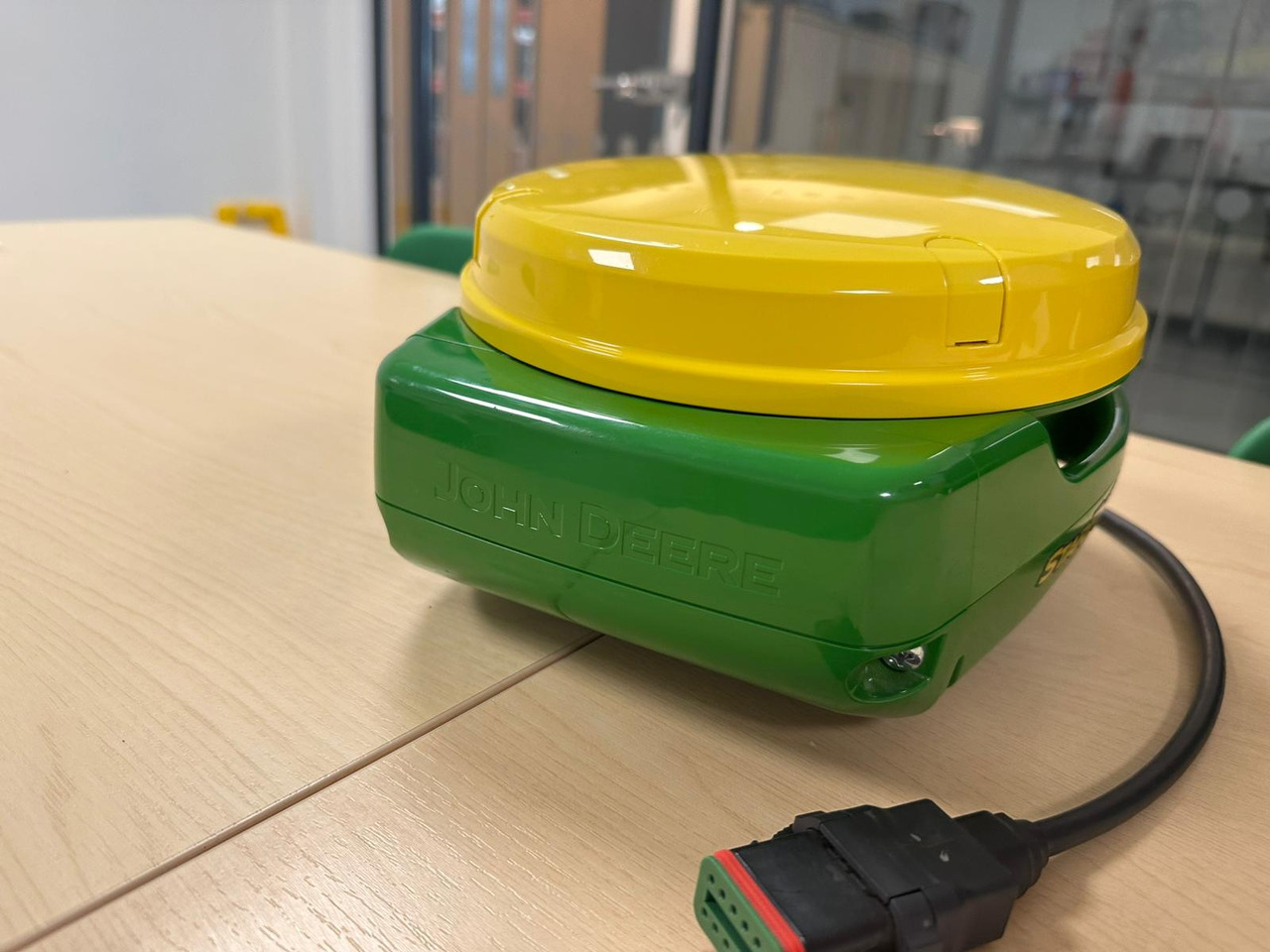 John Deere SF7000 GPS Dome - Système de navigation pour Machine agricole: photos 3 John Deere SF7000 GPS Dome - Système de navigation pour Machine agricole: photos 3