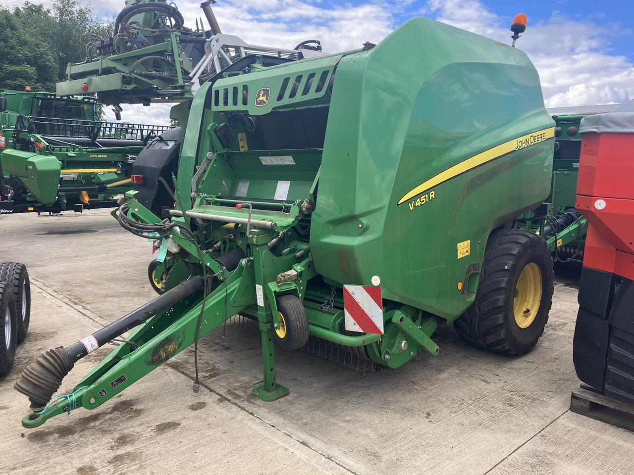 John Deere V451R - Matériel de fenaison: photos 1 John Deere V451R - Matériel de fenaison: photos 1