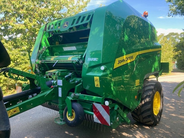 Presse à balles rondes John Deere V451R: photos 1