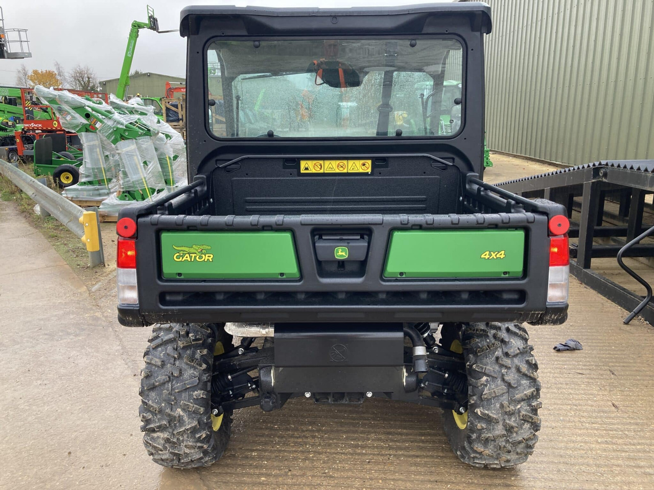 John Deere XUV835M Gator - Quadricycle: photos 4 John Deere XUV835M Gator - Quadricycle: photos 4