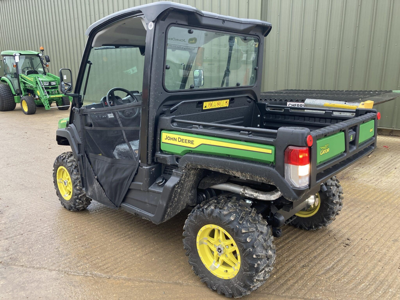 John Deere XUV835M Gator - Quadricycle: photos 3 John Deere XUV835M Gator - Quadricycle: photos 3