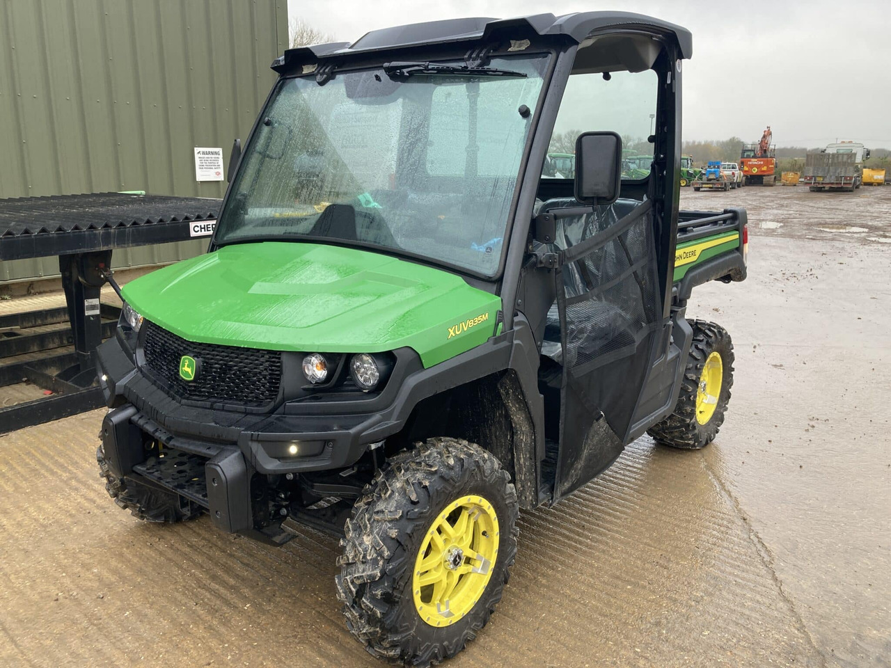 John Deere XUV835M Gator - Quadricycle: photos 1 John Deere XUV835M Gator - Quadricycle: photos 1