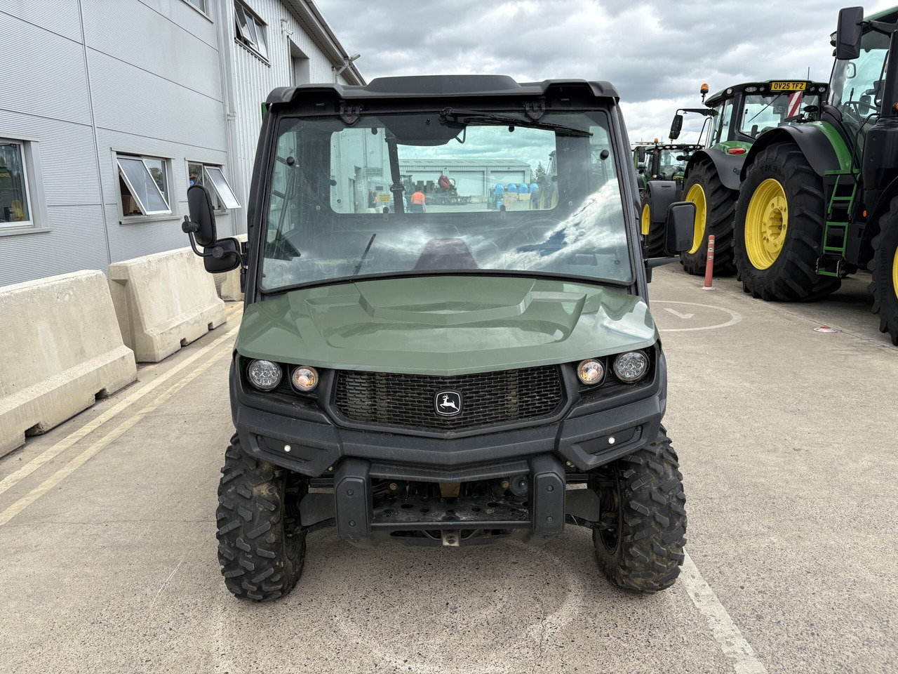 John Deere XUV865M Gator - Quadricycle: photos 2 John Deere XUV865M Gator - Quadricycle: photos 2
