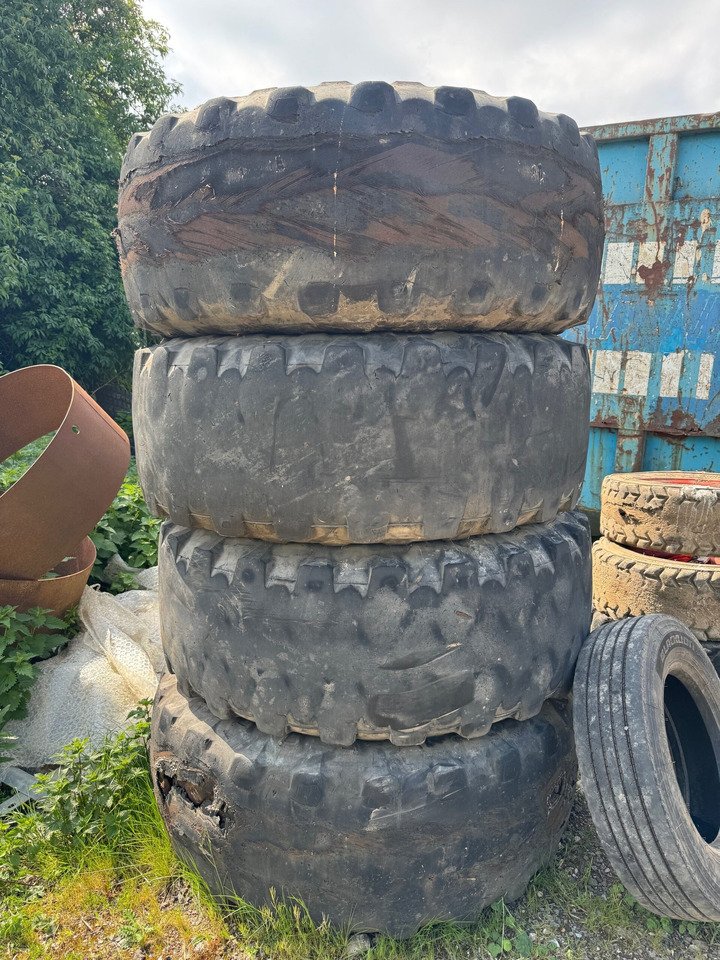Solid Tyres On Rims - Pneus et jantes: photos 2 Solid Tyres On Rims - Pneus et jantes: photos 2
