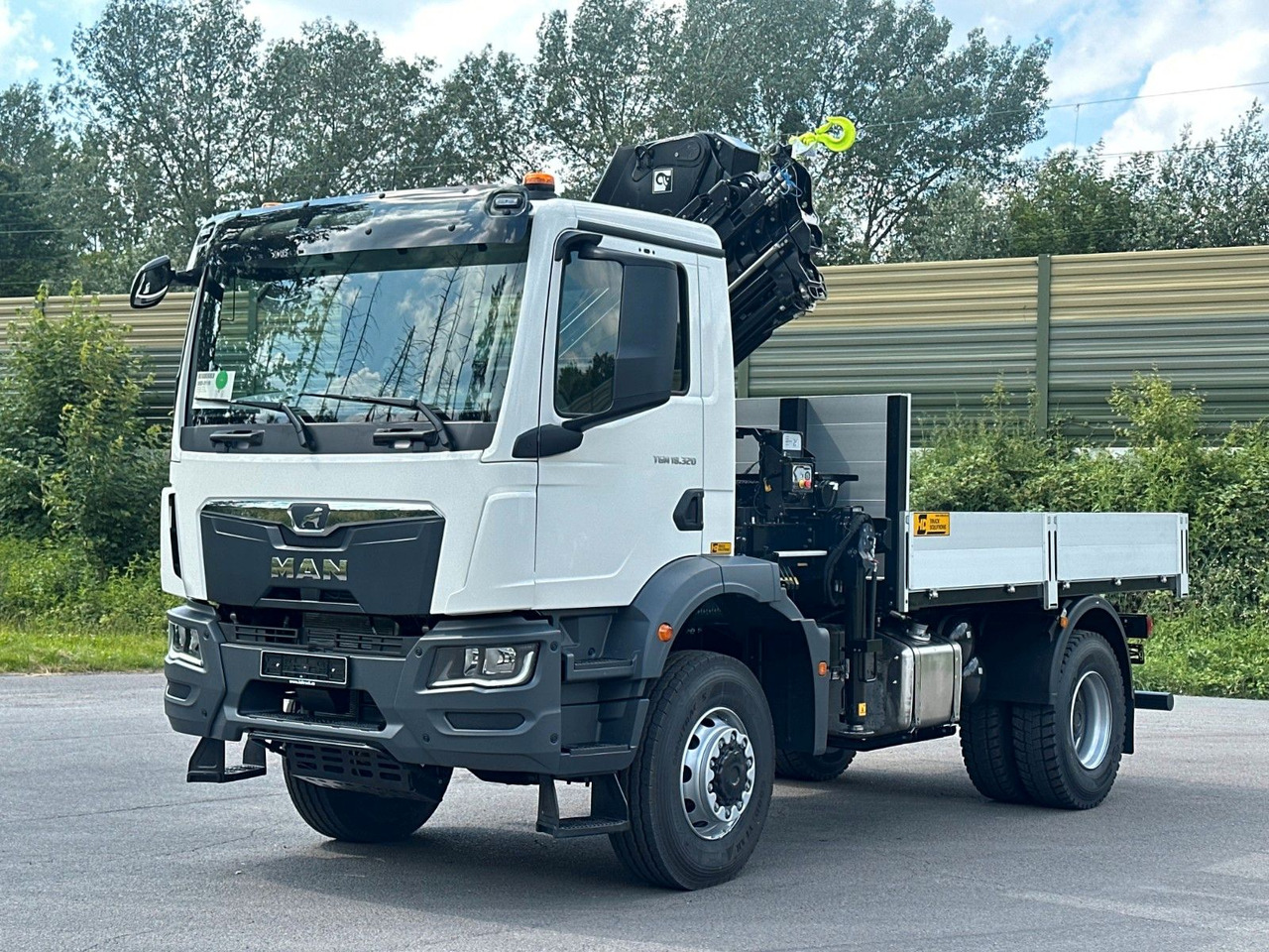 Camion grue MAN TGM 18.320 4x4 Euro 6e Pritsche Hiab 228-4 Kran: photos 8