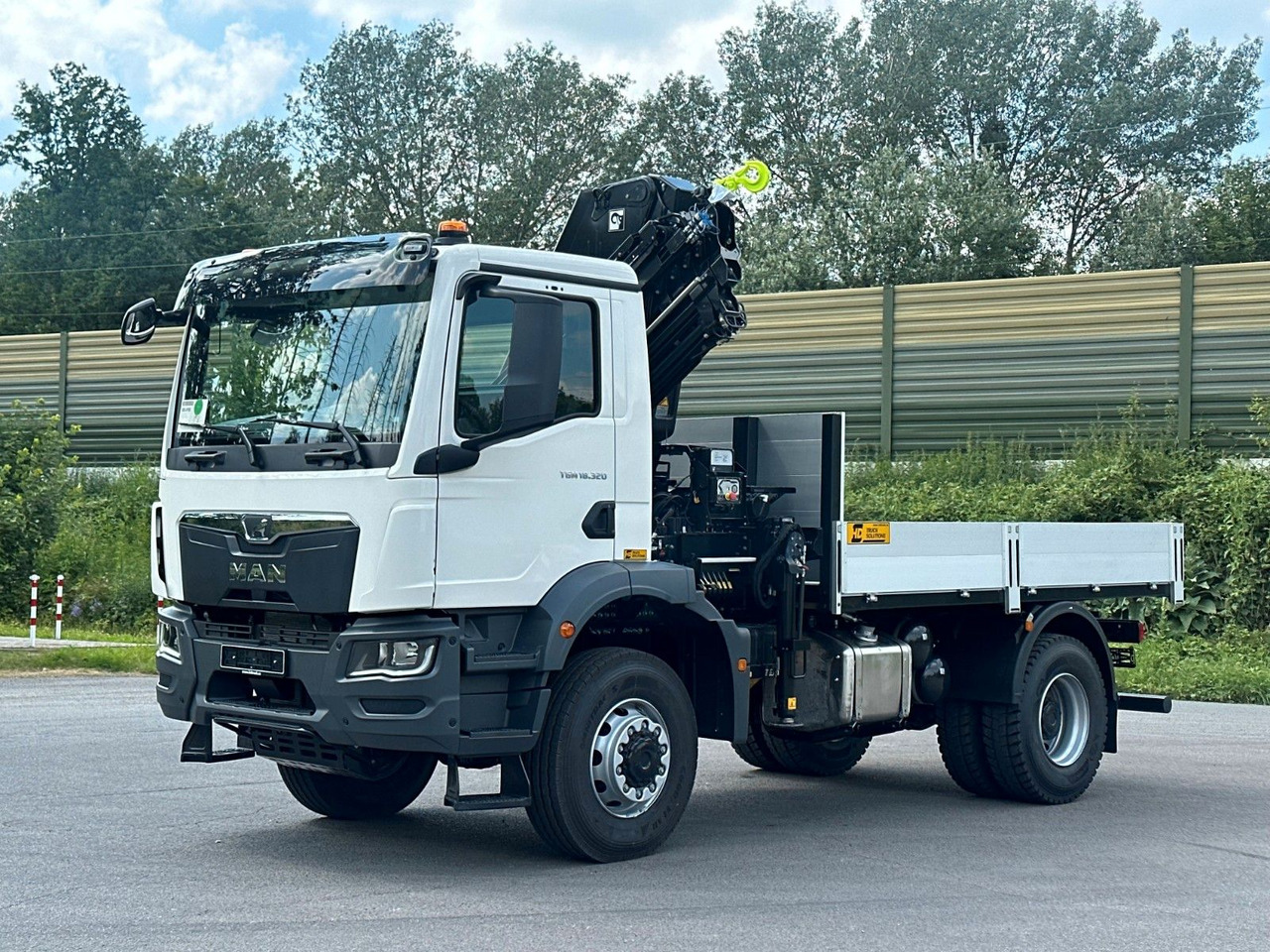 Camion grue MAN TGM 18.320 4x4 Euro 6e Pritsche Hiab 228-4 Kran: photos 11