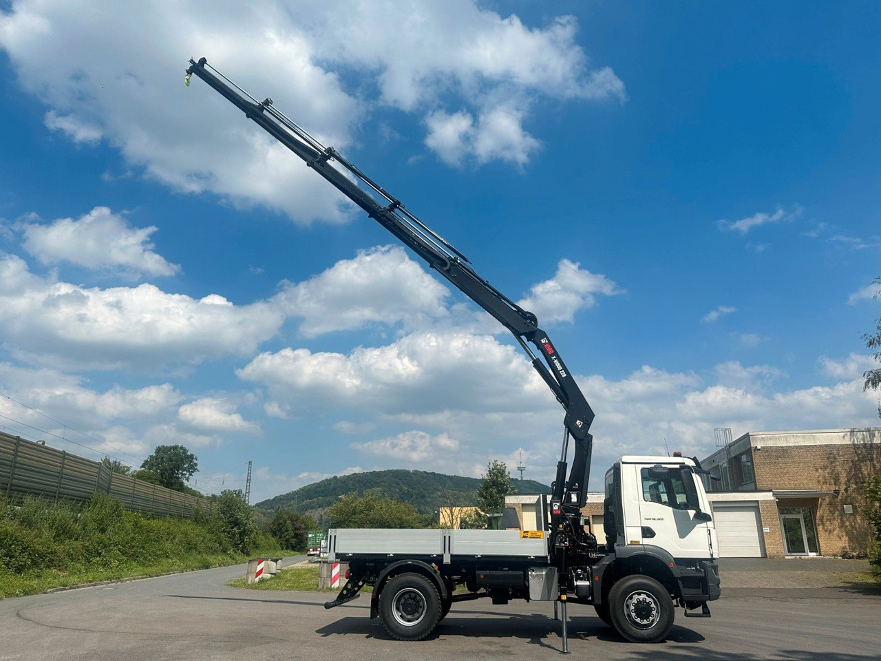 Camion grue MAN TGM 18.320 4x4 Euro 6e Pritsche Hiab 228-4 Kran: photos 6