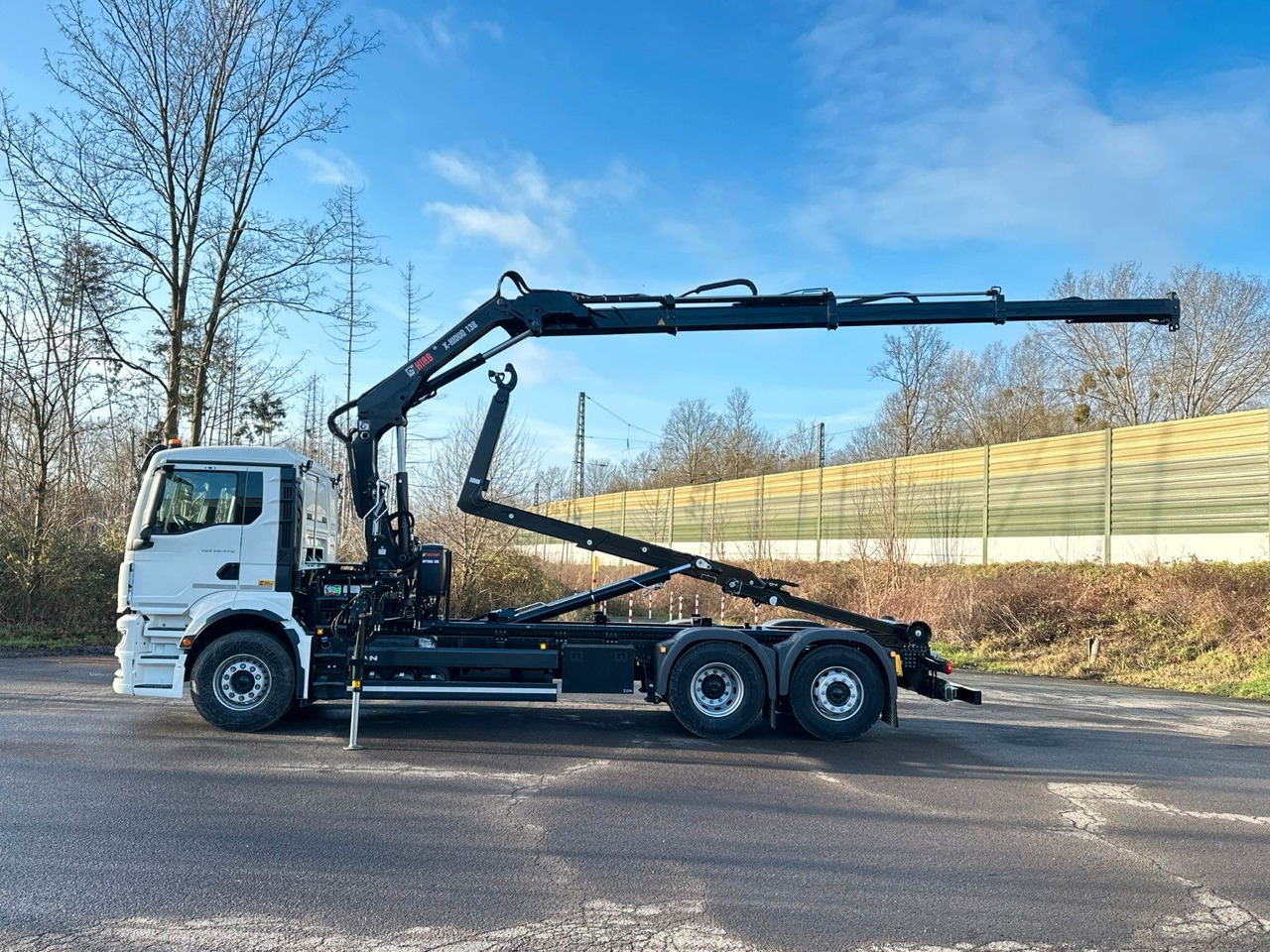 MAN TGS 26.470 6x2 Abrollkipper + Kran Hiab 138-3 - Camion ampliroll, Camion grue: photos 3 MAN TGS 26.470 6x2 Abrollkipper + Kran Hiab 138-3 - Camion ampliroll, Camion grue: photos 3