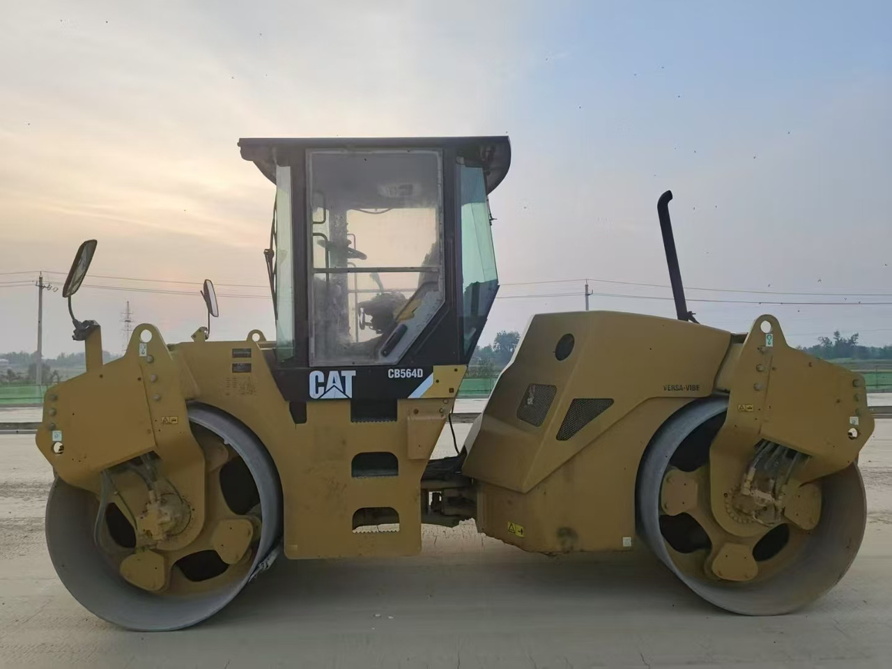 CATERPILLAR CB564D - Compacteur: photos 2 CATERPILLAR CB564D - Compacteur: photos 2