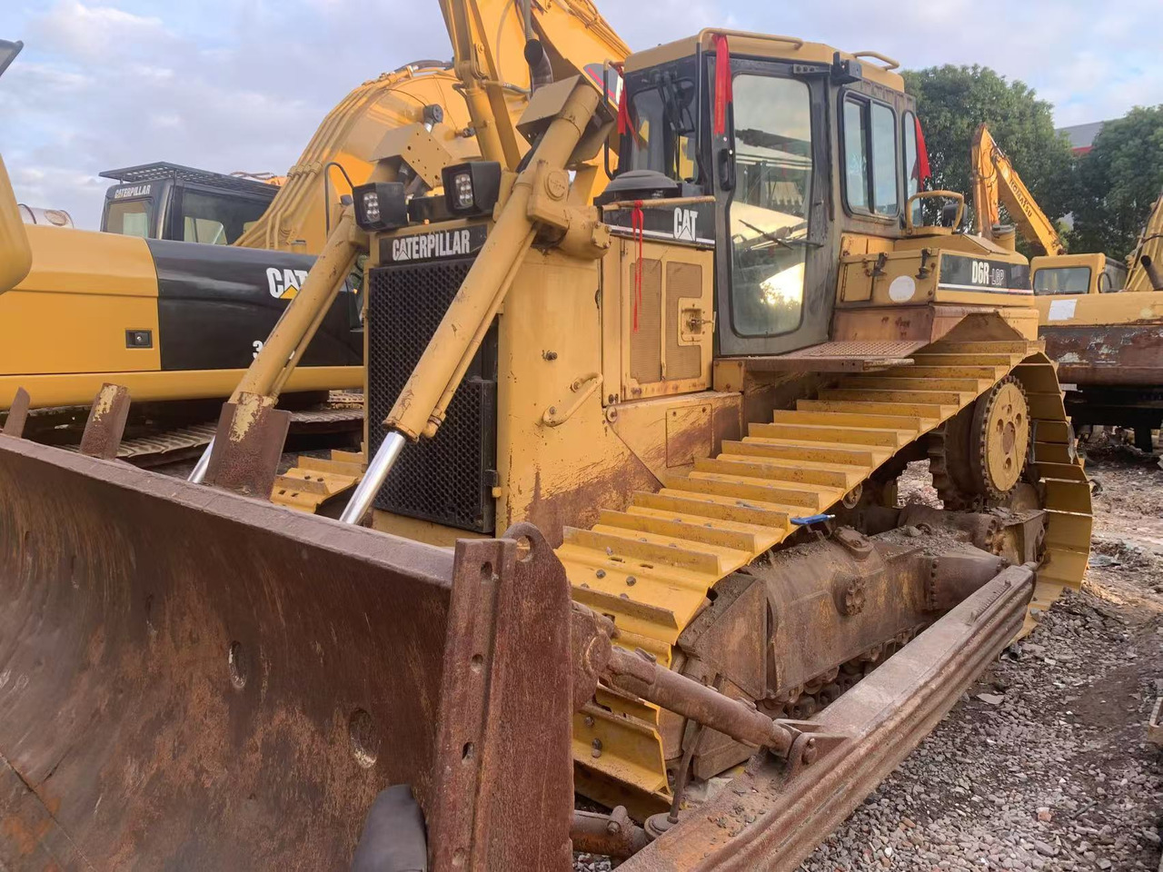 CATERPILLAR D6R - Bulldozer: photos 2 CATERPILLAR D6R - Bulldozer: photos 2