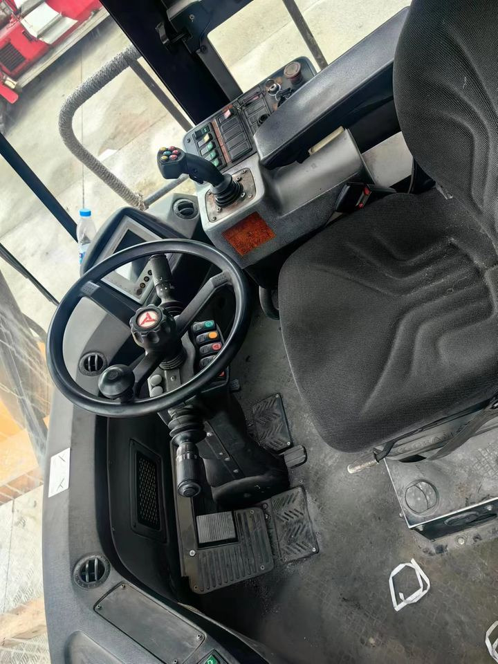 Good Condition USED Crane SRSC45C23 45 Ton Frontal Crane Container Crane - Reach stacker: photos 4 Good Condition USED Crane SRSC45C23 45 Ton Frontal Crane Container Crane - Reach stacker: photos 4