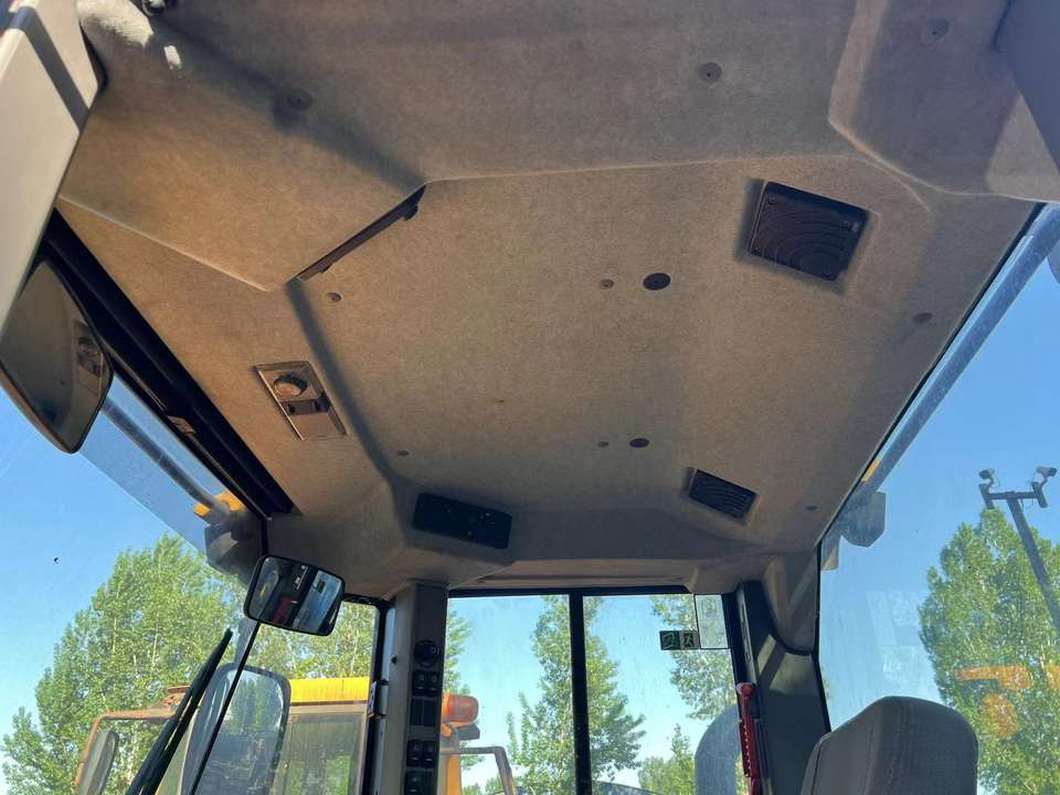 Hot Sale Used VOLVO L120GZ Loader Construction Machinery High Quality  Loader VOLVO - Chargeuse sur pneus: photos 3 Hot Sale Used VOLVO L120GZ Loader Construction Machinery High Quality  Loader VOLVO - Chargeuse sur pneus: photos 3