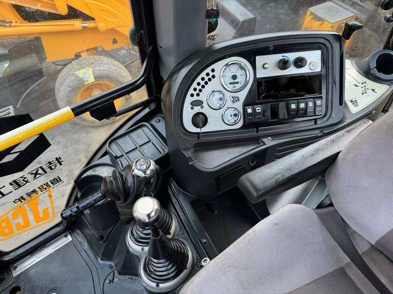 Tractopelle JCB 4CX: photos 9 Tractopelle JCB 4CX: photos 9