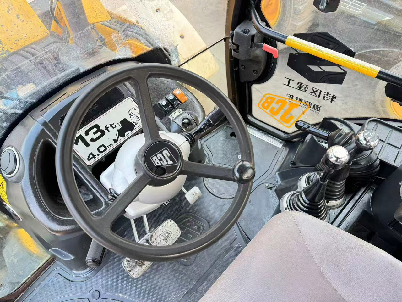 Tractopelle JCB 4CX: photos 11 Tractopelle JCB 4CX: photos 11