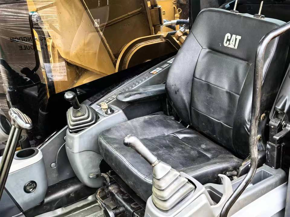 Low Price Used Caterpillar CAT 330D2L Excavators 33 TON 1.5M³ Bucket Capacity CN 2022 Machinery Test Report Track Shoes Included - Pelle sur chenille: photos 3 Low Price Used Caterpillar CAT 330D2L Excavators 33 TON 1.5M³ Bucket Capacity CN 2022 Machinery Test Report Track Shoes Included - Pelle sur chenille: photos 3