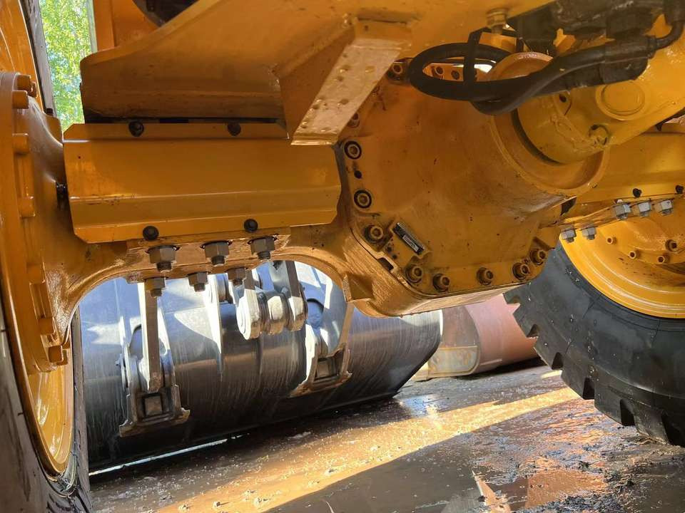 Used Volvo L120GZ 6 Ton Capacity Wheel Loader Available for Sale - Chargeuse sur pneus: photos 3 Used Volvo L120GZ 6 Ton Capacity Wheel Loader Available for Sale - Chargeuse sur pneus: photos 3