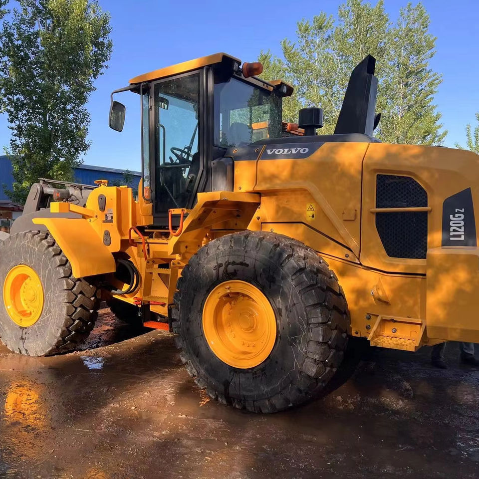 Used Volvo L120GZ 6 Ton Capacity Wheel Loader Available for Sale - Chargeuse sur pneus: photos 1 Used Volvo L120GZ 6 Ton Capacity Wheel Loader Available for Sale - Chargeuse sur pneus: photos 1