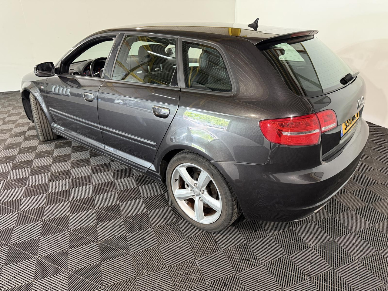 Audi A3 Sportback 1.2 TFSI S-Line 55-ZGL-1 246.717 km - Voiture: photos 3 Audi A3 Sportback 1.2 TFSI S-Line 55-ZGL-1 246.717 km - Voiture: photos 3