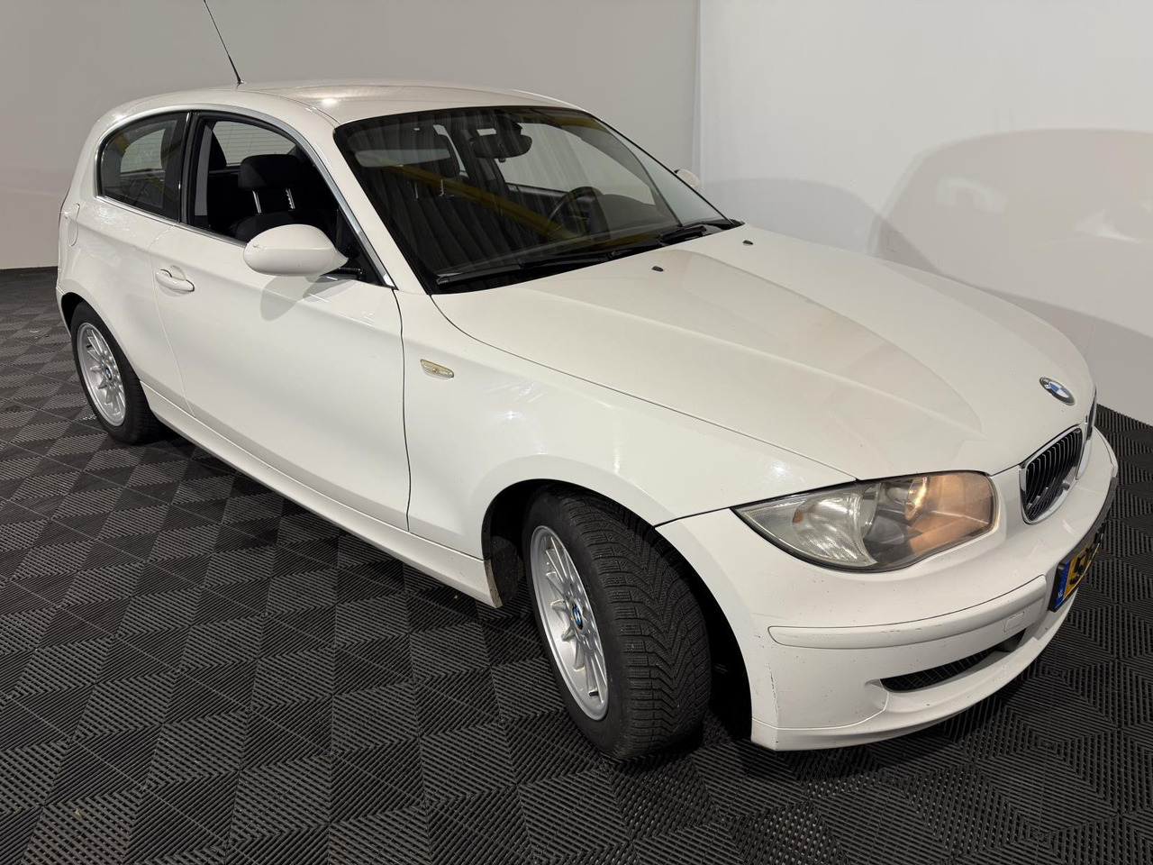 BMW | 1-serie | 116i Introduction | 2007 | 332.014 km | 57XXLG | Logisch - Voiture à hayon: photos 3 BMW | 1-serie | 116i Introduction | 2007 | 332.014 km | 57XXLG | Logisch - Voiture à hayon: photos 3