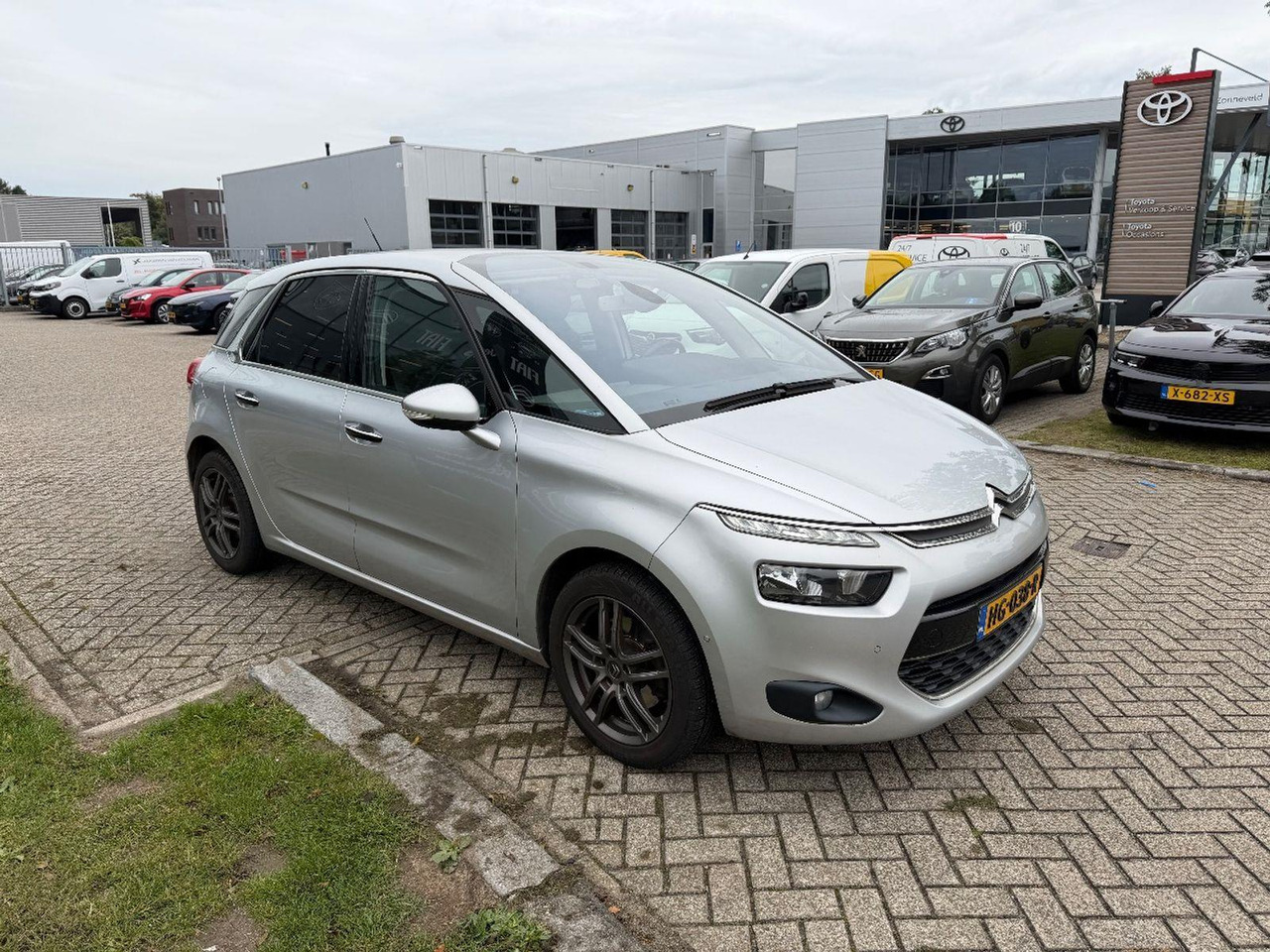 Citroen C4 Picasso 1.6 THP Exclusive | 2015 | 101.255 km | HG038R | NAP: Geen oordeel - Voiture: photos 2 Citroen C4 Picasso 1.6 THP Exclusive | 2015 | 101.255 km | HG038R | NAP: Geen oordeel - Voiture: photos 2