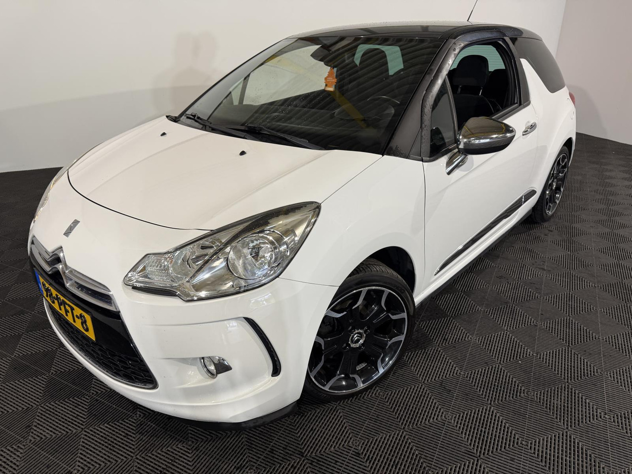 Citroen | DS3 | 1.6 So Chic | 2011 | 154.198 km | 98PFT8 | Logisch - Voiture à hayon: photos 1 Citroen | DS3 | 1.6 So Chic | 2011 | 154.198 km | 98PFT8 | Logisch - Voiture à hayon: photos 1
