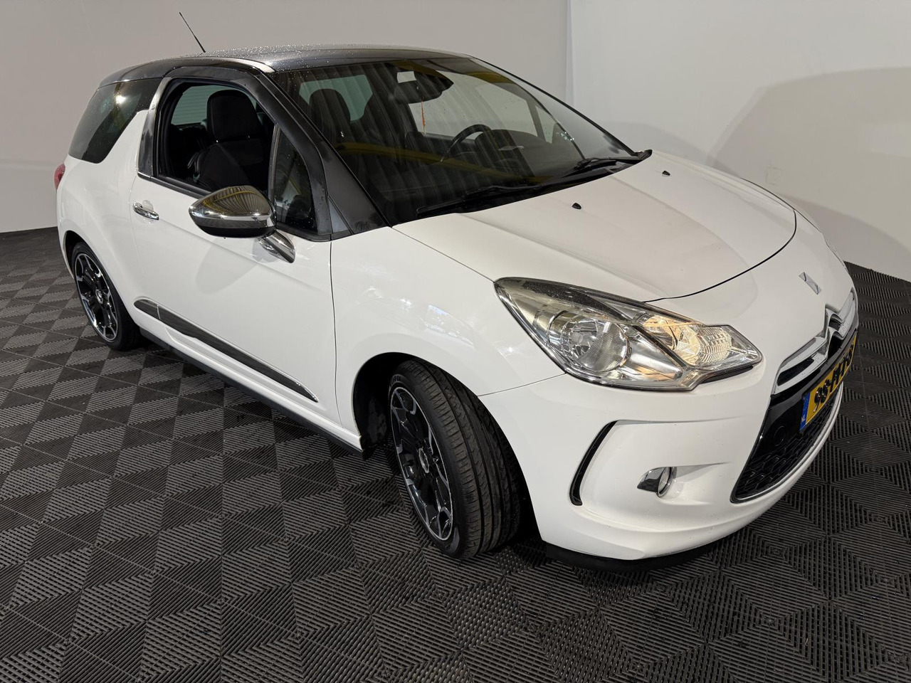 Citroen | DS3 | 1.6 So Chic | 2011 | 154.198 km | 98PFT8 | Logisch - Voiture à hayon: photos 3 Citroen | DS3 | 1.6 So Chic | 2011 | 154.198 km | 98PFT8 | Logisch - Voiture à hayon: photos 3