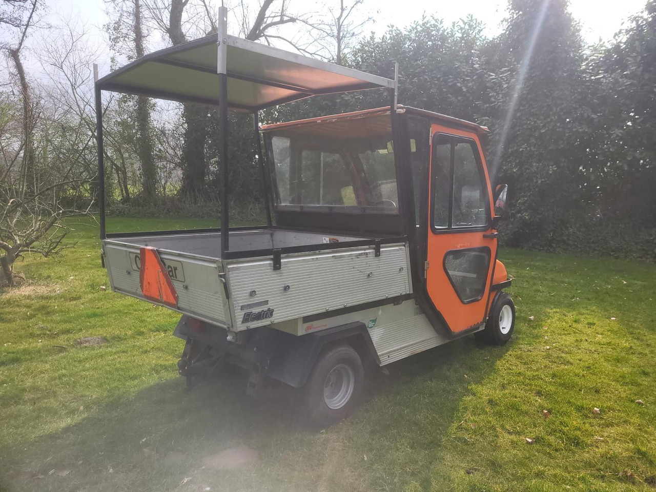 Club Car Carryall Turf 2 2009 Dichte Cabine en Elektrische Kiepbak Marge kavel Incl Lader - Voiturette de golf: photos 3 Club Car Carryall Turf 2 2009 Dichte Cabine en Elektrische Kiepbak Marge kavel Incl Lader - Voiturette de golf: photos 3