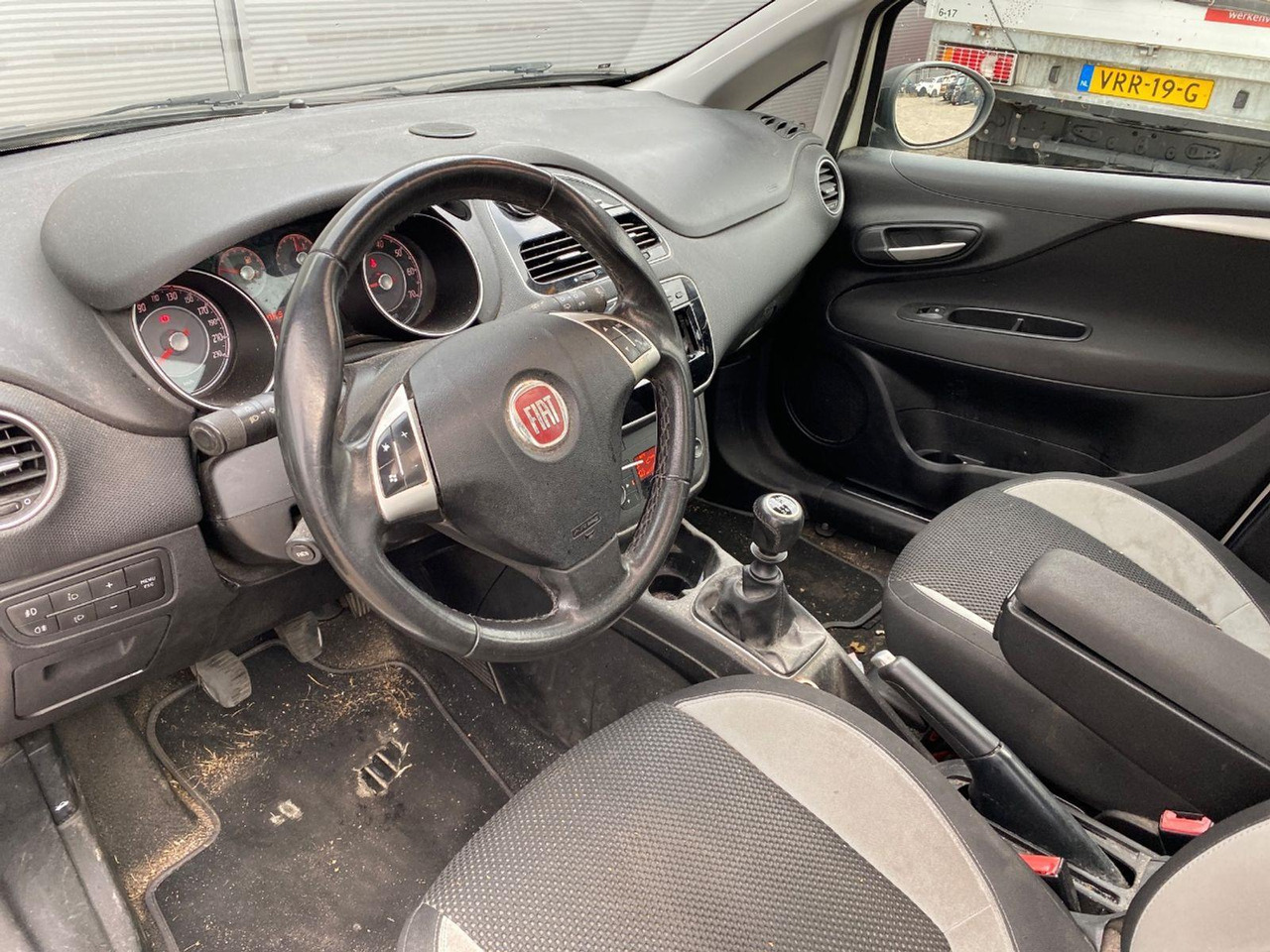 Fiat Punto Evo 0.9 TwinAir Easy | 2012 | 219.036 km | 35XVP9 | NAP: Logisch - Voiture à hayon: photos 5 Fiat Punto Evo 0.9 TwinAir Easy | 2012 | 219.036 km | 35XVP9 | NAP: Logisch - Voiture à hayon: photos 5