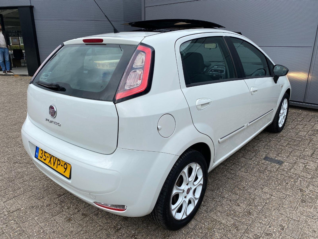 Fiat Punto Evo 0.9 TwinAir Easy | 2012 | 219.036 km | 35XVP9 | NAP: Logisch - Voiture à hayon: photos 4 Fiat Punto Evo 0.9 TwinAir Easy | 2012 | 219.036 km | 35XVP9 | NAP: Logisch - Voiture à hayon: photos 4