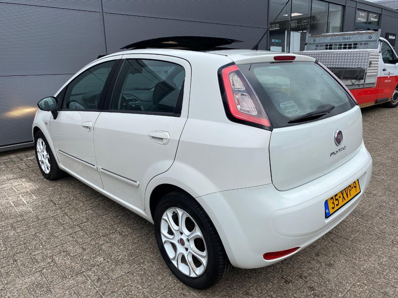 Fiat Punto Evo 0.9 TwinAir Easy | 2012 | 219.036 km | 35XVP9 | NAP: Logisch - Voiture à hayon: photos 3 Fiat Punto Evo 0.9 TwinAir Easy | 2012 | 219.036 km | 35XVP9 | NAP: Logisch - Voiture à hayon: photos 3