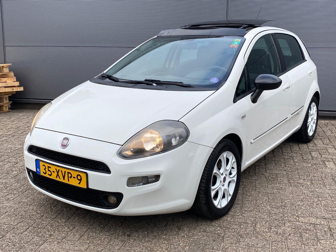 Fiat Punto Evo 0.9 TwinAir Easy | 2012 | 219.036 km | 35XVP9 | NAP: Logisch - Voiture à hayon: photos 1 Fiat Punto Evo 0.9 TwinAir Easy | 2012 | 219.036 km | 35XVP9 | NAP: Logisch - Voiture à hayon: photos 1