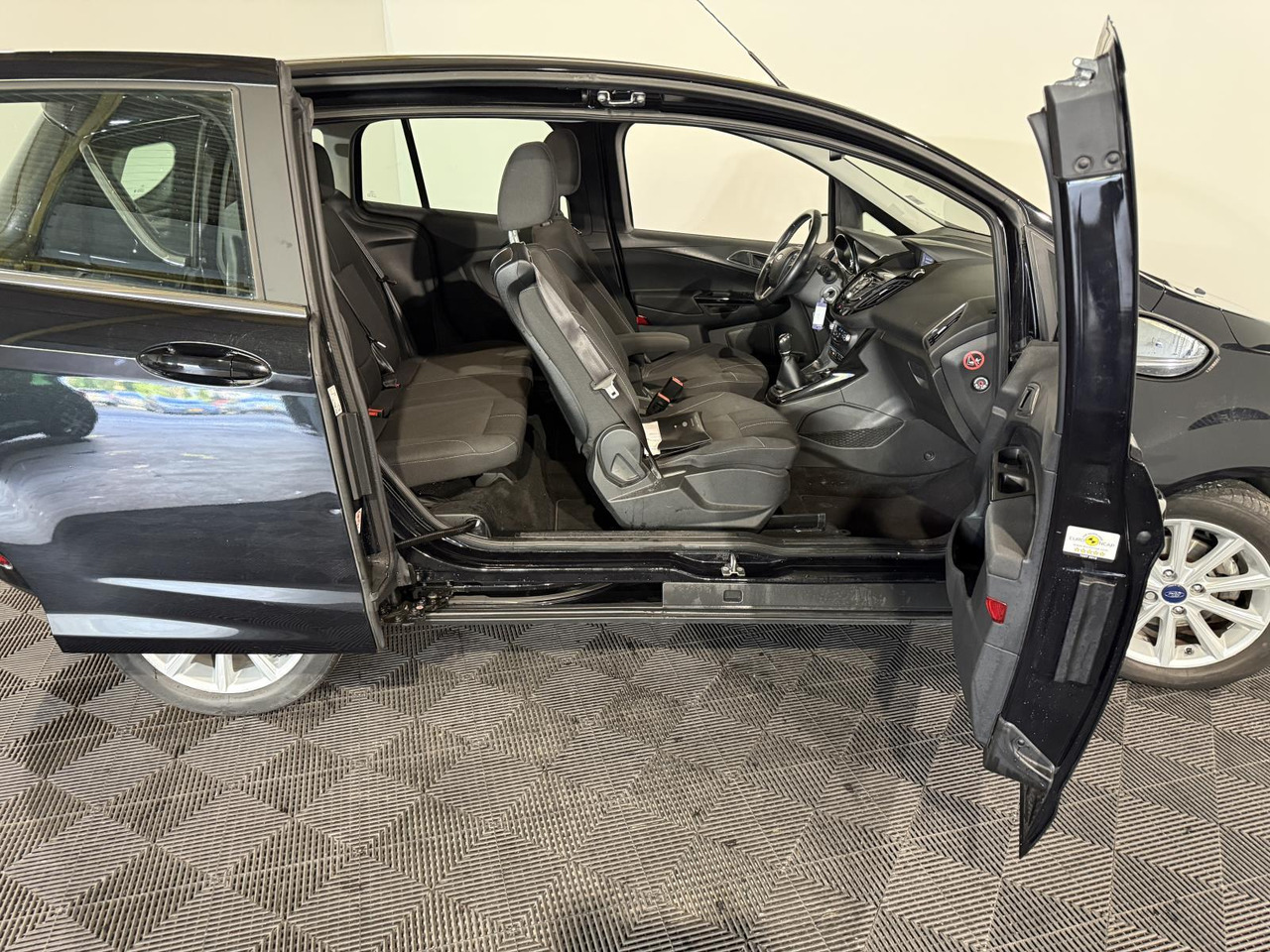 Ford | B-Max | 1.0 EcoBoost Titanium | 2015 | 149.480 km | GV907T | Logisch - Voiture: photos 4 Ford | B-Max | 1.0 EcoBoost Titanium | 2015 | 149.480 km | GV907T | Logisch - Voiture: photos 4