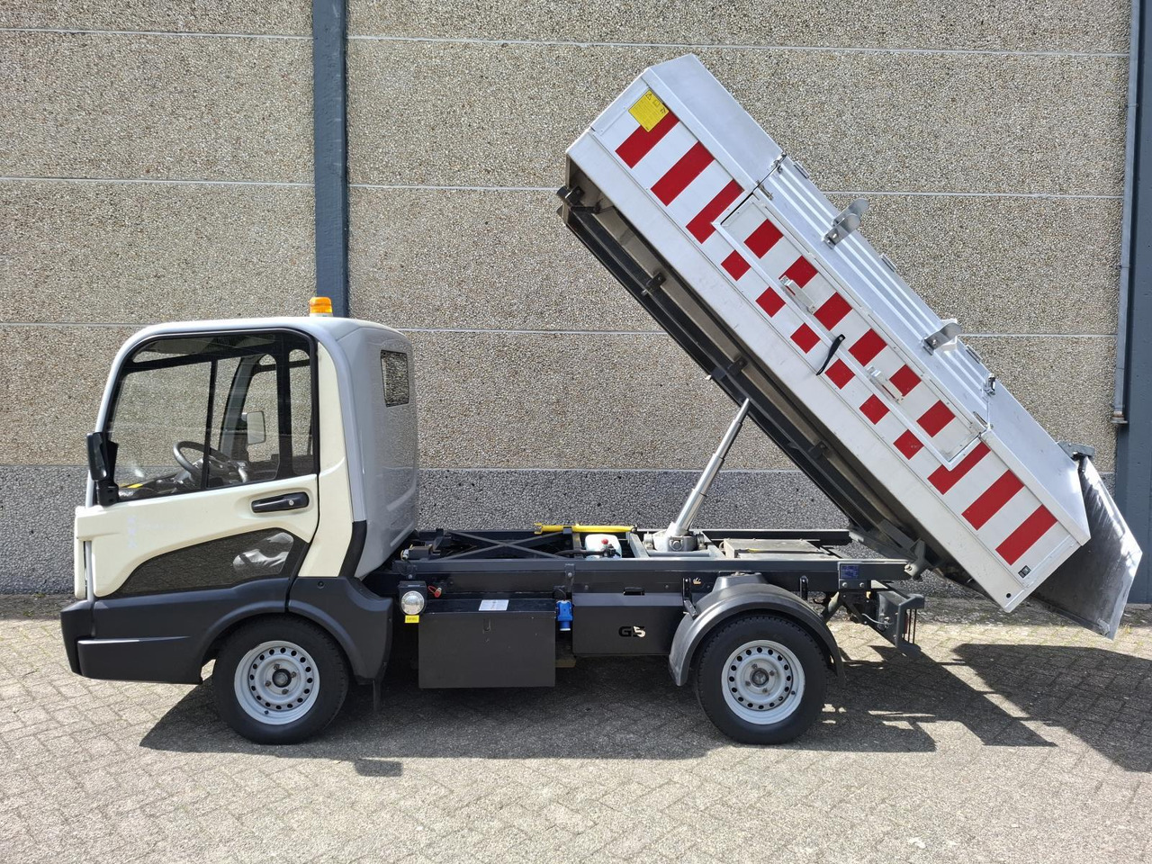 Goupil G5 Elektrische Stratenreinigingsmachine T-92-BSX - Utilitaire électrique compact: photos 3 Goupil G5 Elektrische Stratenreinigingsmachine T-92-BSX - Utilitaire électrique compact: photos 3