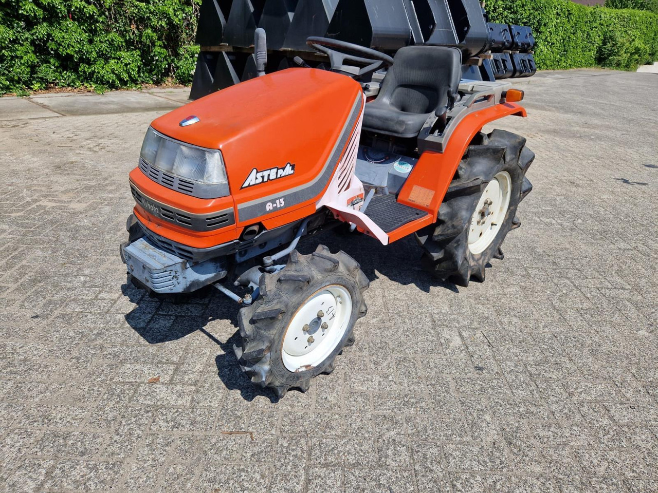 Kubota Aste A15 Minitractor - Tracteur agricole: photos 1 Kubota Aste A15 Minitractor - Tracteur agricole: photos 1