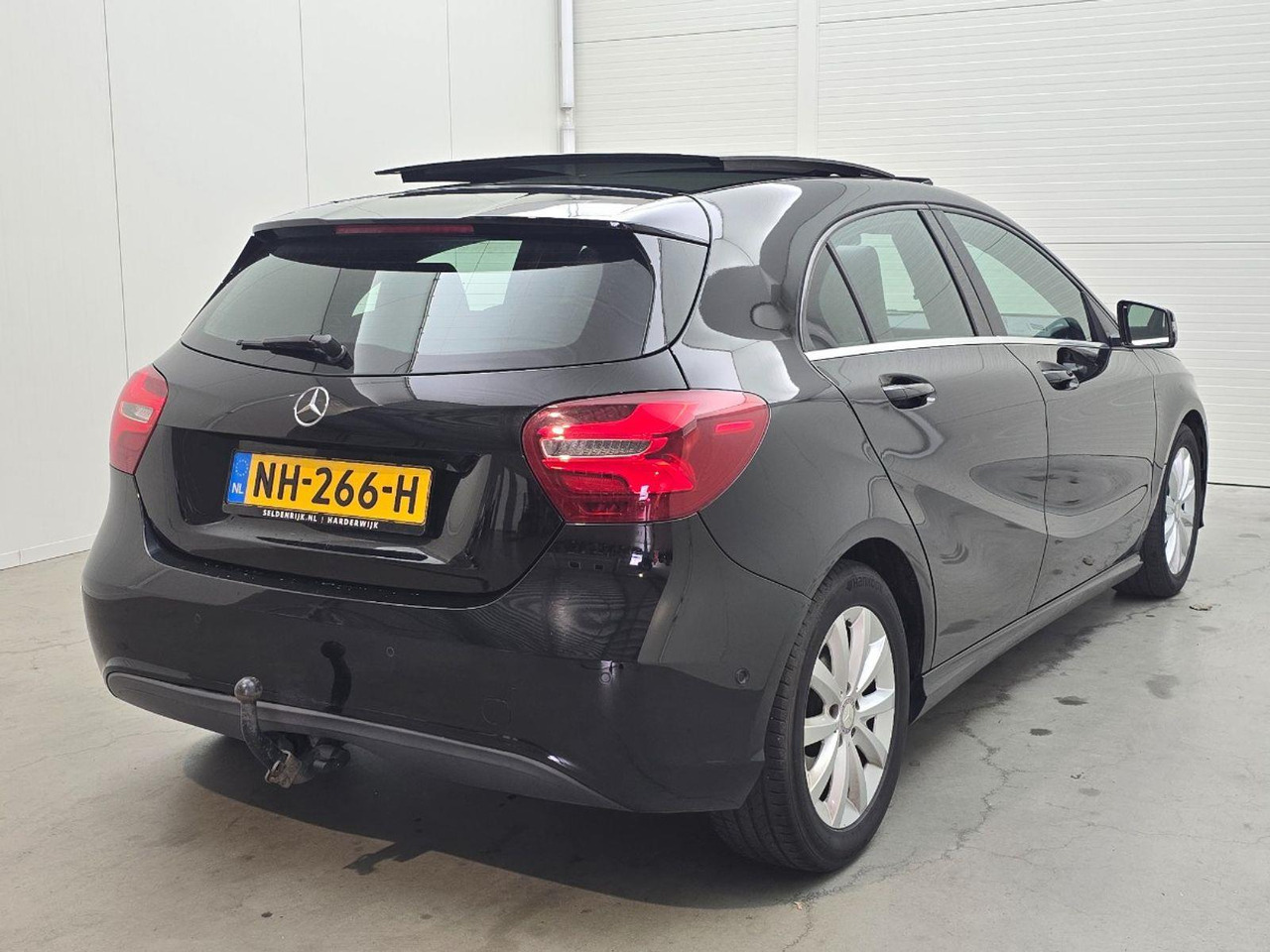 Mercedes-Benz A-klasse 180 Lease Edition Plus | 2017 | 233.018 km | Automaat | NH266H | NAP: Logisch - Voiture à hayon: photos 4 Mercedes-Benz A-klasse 180 Lease Edition Plus | 2017 | 233.018 km | Automaat | NH266H | NAP: Logisch - Voiture à hayon: photos 4