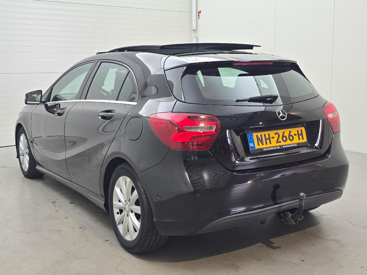 Mercedes-Benz A-klasse 180 Lease Edition Plus | 2017 | 233.018 km | Automaat | NH266H | NAP: Logisch - Voiture à hayon: photos 3 Mercedes-Benz A-klasse 180 Lease Edition Plus | 2017 | 233.018 km | Automaat | NH266H | NAP: Logisch - Voiture à hayon: photos 3