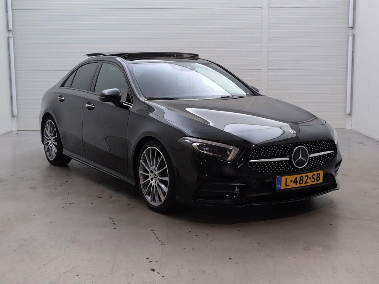 Mercedes-Benz A-klasse 200 Premium Plus | 2019 | 143.125 km | Automaat | L482SB | NAP: Geen oordeel - Berline: photos 2 Mercedes-Benz A-klasse 200 Premium Plus | 2019 | 143.125 km | Automaat | L482SB | NAP: Geen oordeel - Berline: photos 2