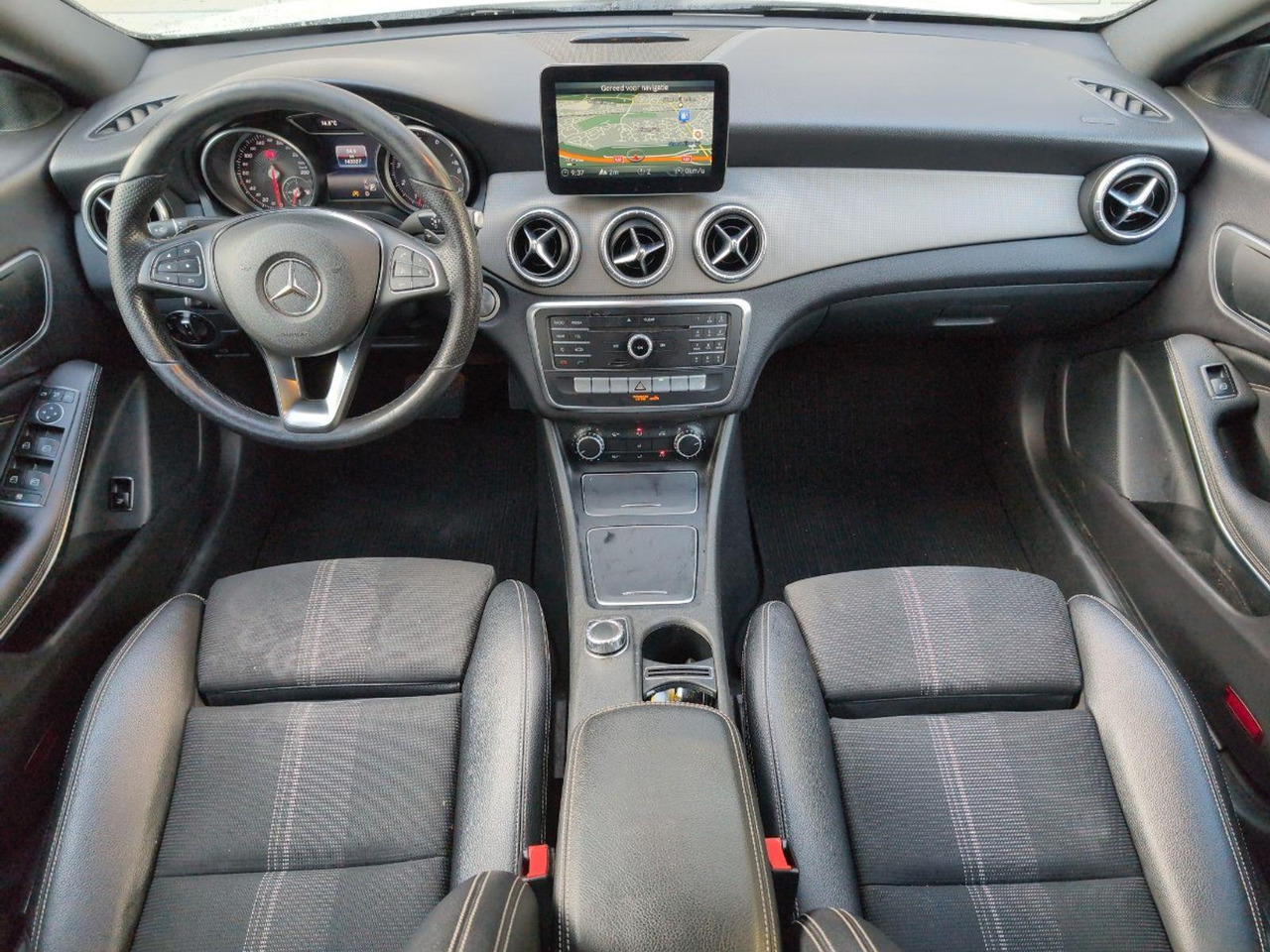 Mercedes-Benz CLA-klasse 180 Prestige | 2018 | 143.327 km | Automaat | T273NT | NAP: Geen oordeel - Berline: photos 5 Mercedes-Benz CLA-klasse 180 Prestige | 2018 | 143.327 km | Automaat | T273NT | NAP: Geen oordeel - Berline: photos 5