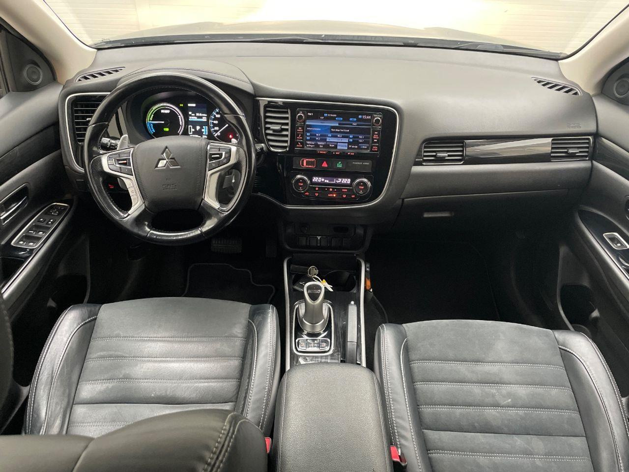 Mitsubishi Outlander 2.0 PHEV Business Edition | 2015 | 163.598 km | HN231T | NAP: Logisch - Voiture: photos 5 Mitsubishi Outlander 2.0 PHEV Business Edition | 2015 | 163.598 km | HN231T | NAP: Logisch - Voiture: photos 5