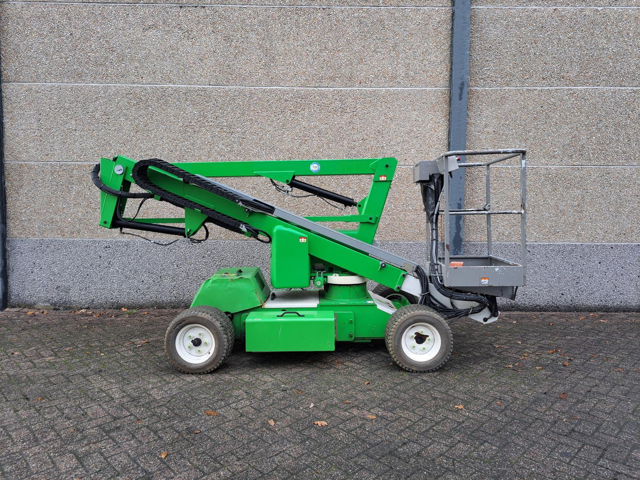 Niftylift HR12 Telescoophoogwerker DE Bi-Energy/Hybride 2WD 12m 2017 - Nacelle: photos 3 Niftylift HR12 Telescoophoogwerker DE Bi-Energy/Hybride 2WD 12m 2017 - Nacelle: photos 3