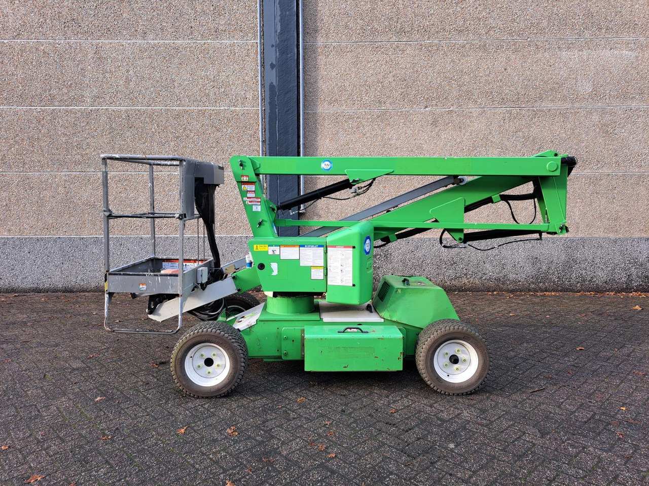 Niftylift HR12 Telescoophoogwerker DE Bi-Energy/Hybride 2WD 12m 2017 - Nacelle: photos 4 Niftylift HR12 Telescoophoogwerker DE Bi-Energy/Hybride 2WD 12m 2017 - Nacelle: photos 4