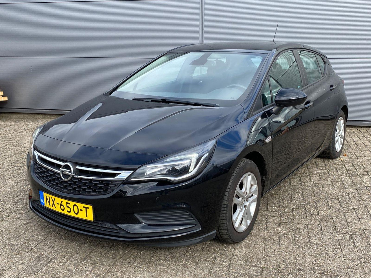 Opel Astra 1.0 Online Edition | 2017 | 112.576 km | NX650T | NAP: Logisch - Voiture à hayon: photos 1 Opel Astra 1.0 Online Edition | 2017 | 112.576 km | NX650T | NAP: Logisch - Voiture à hayon: photos 1