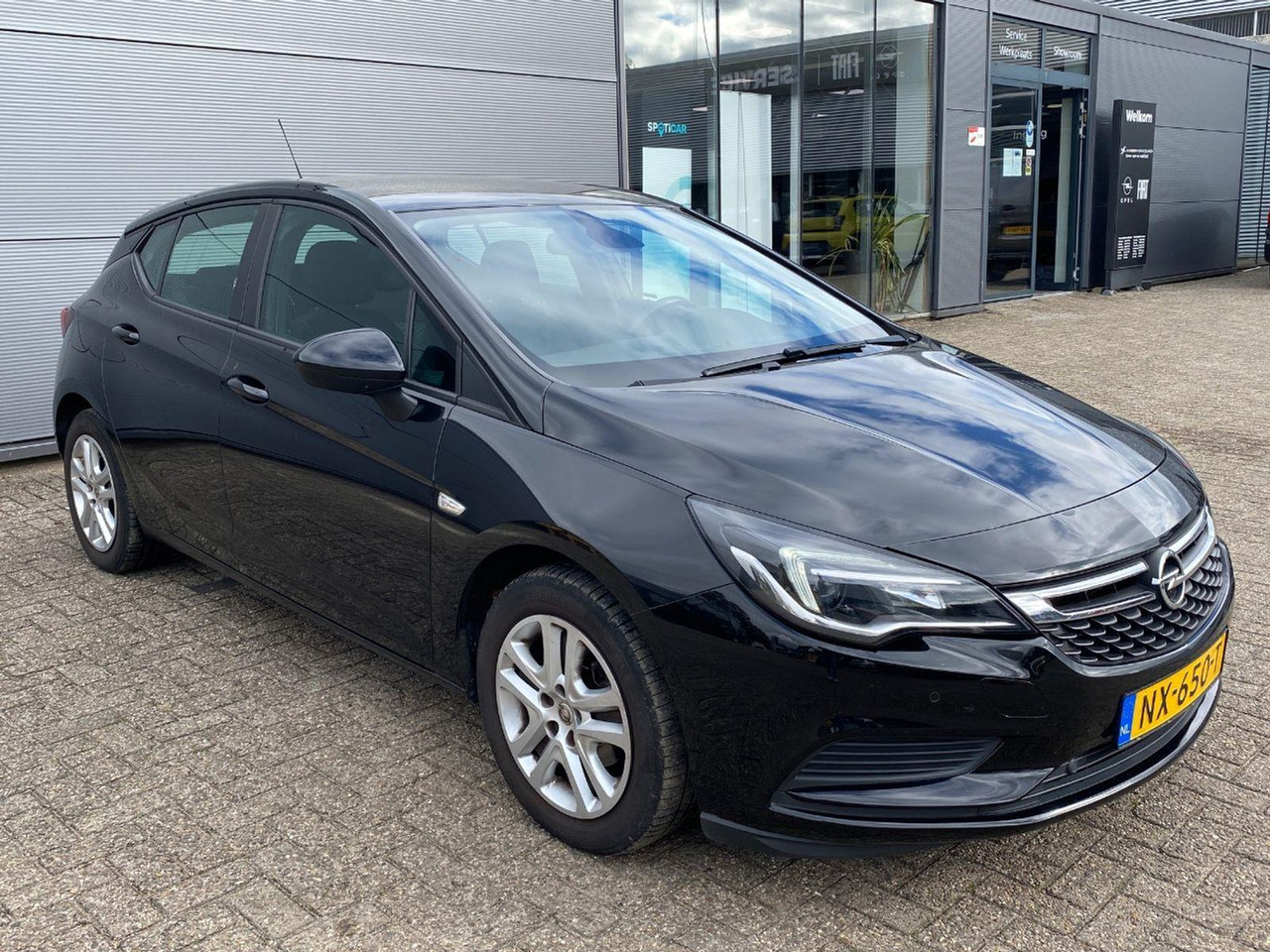 Opel Astra 1.0 Online Edition | 2017 | 112.576 km | NX650T | NAP: Logisch - Voiture à hayon: photos 2 Opel Astra 1.0 Online Edition | 2017 | 112.576 km | NX650T | NAP: Logisch - Voiture à hayon: photos 2