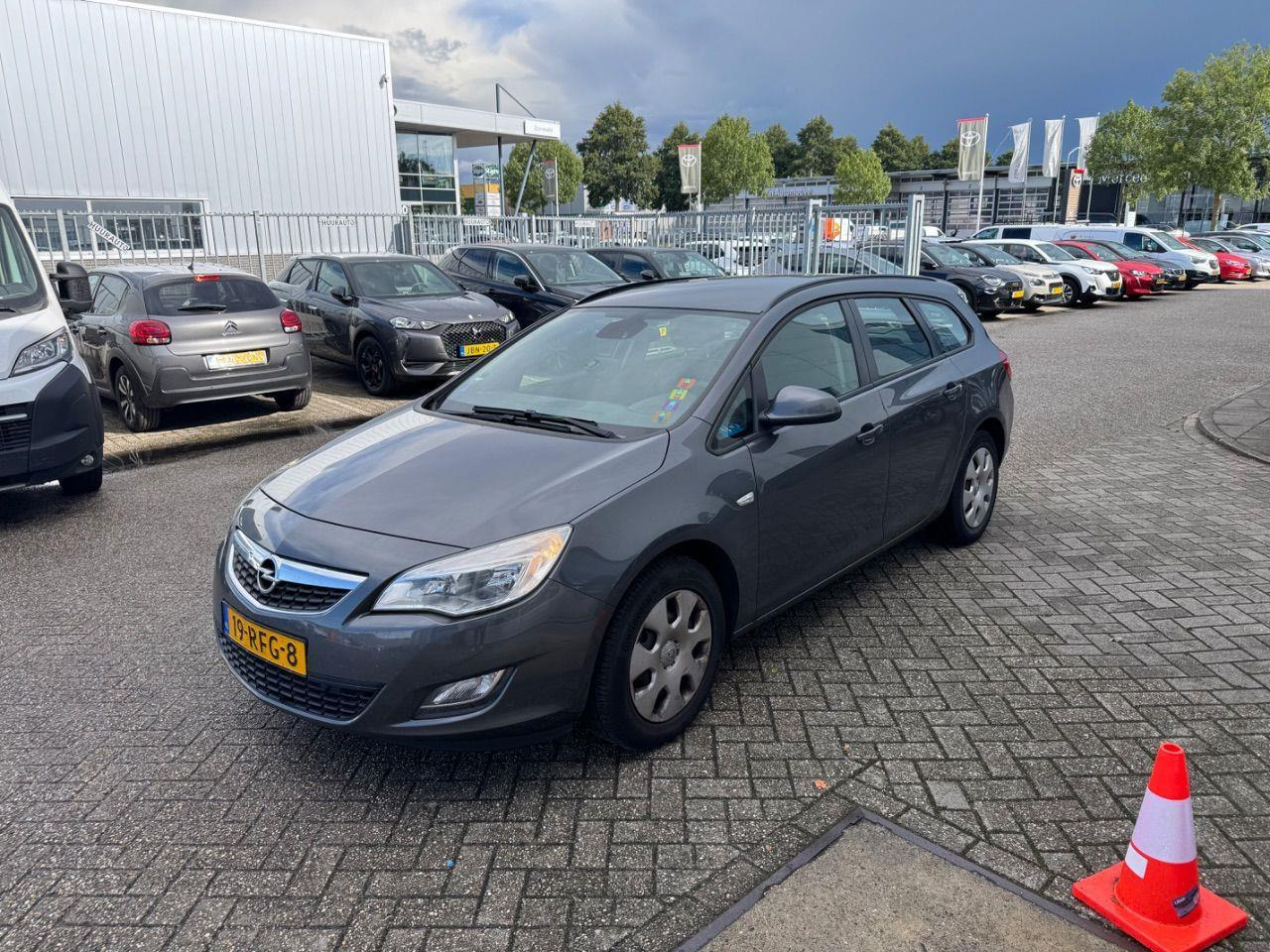 Opel Astra Sports Tourer 1.4 Turbo Edition | 2011 | 251.699 km | 19RFG8 | NAP: Logisch - Voiture: photos 1 Opel Astra Sports Tourer 1.4 Turbo Edition | 2011 | 251.699 km | 19RFG8 | NAP: Logisch - Voiture: photos 1