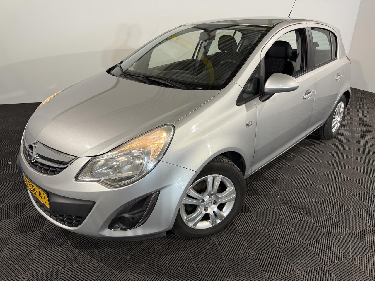 Opel | Corsa | 1.2-16V Rhythm | 2013 | 198.171 km | 5KBB41 | Logisch - Voiture à hayon: photos 1 Opel | Corsa | 1.2-16V Rhythm | 2013 | 198.171 km | 5KBB41 | Logisch - Voiture à hayon: photos 1
